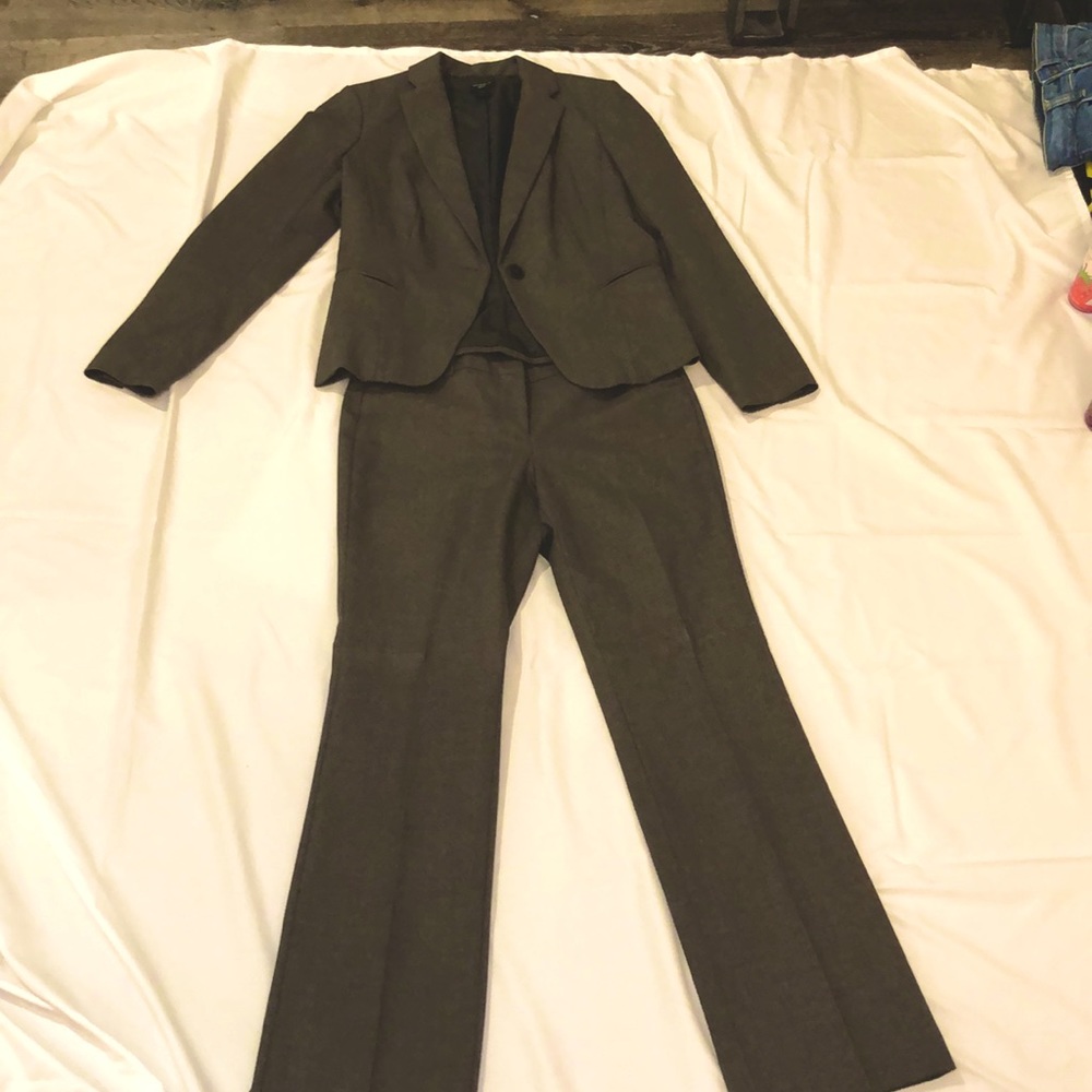Business Pantsuit - Picture 2 of 4